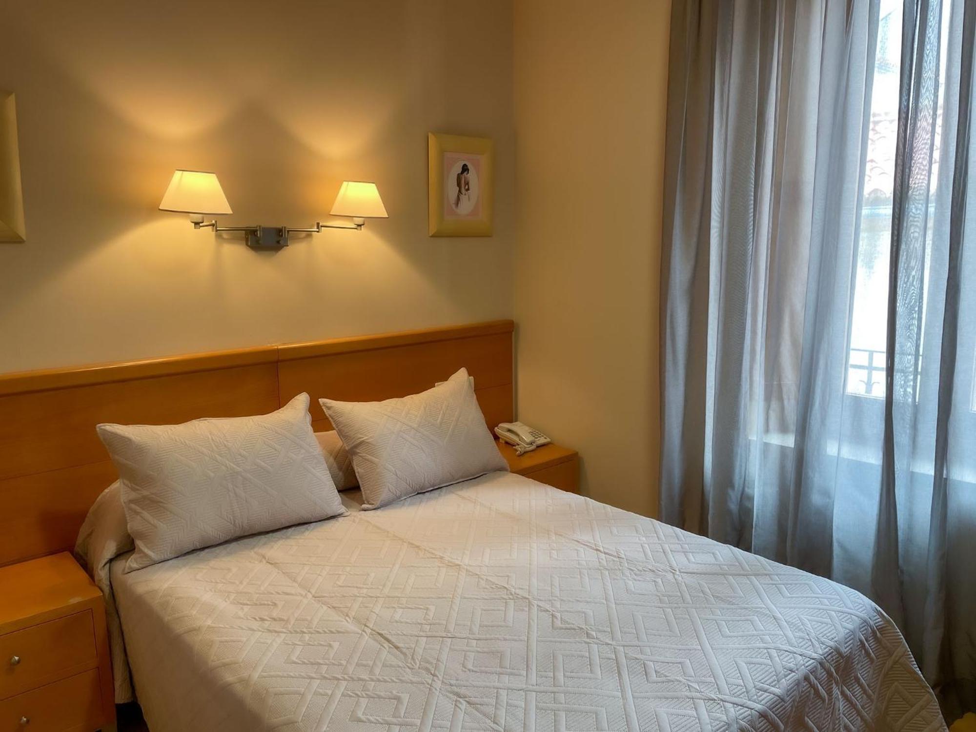 Hotel Castilla Caces Esterno foto