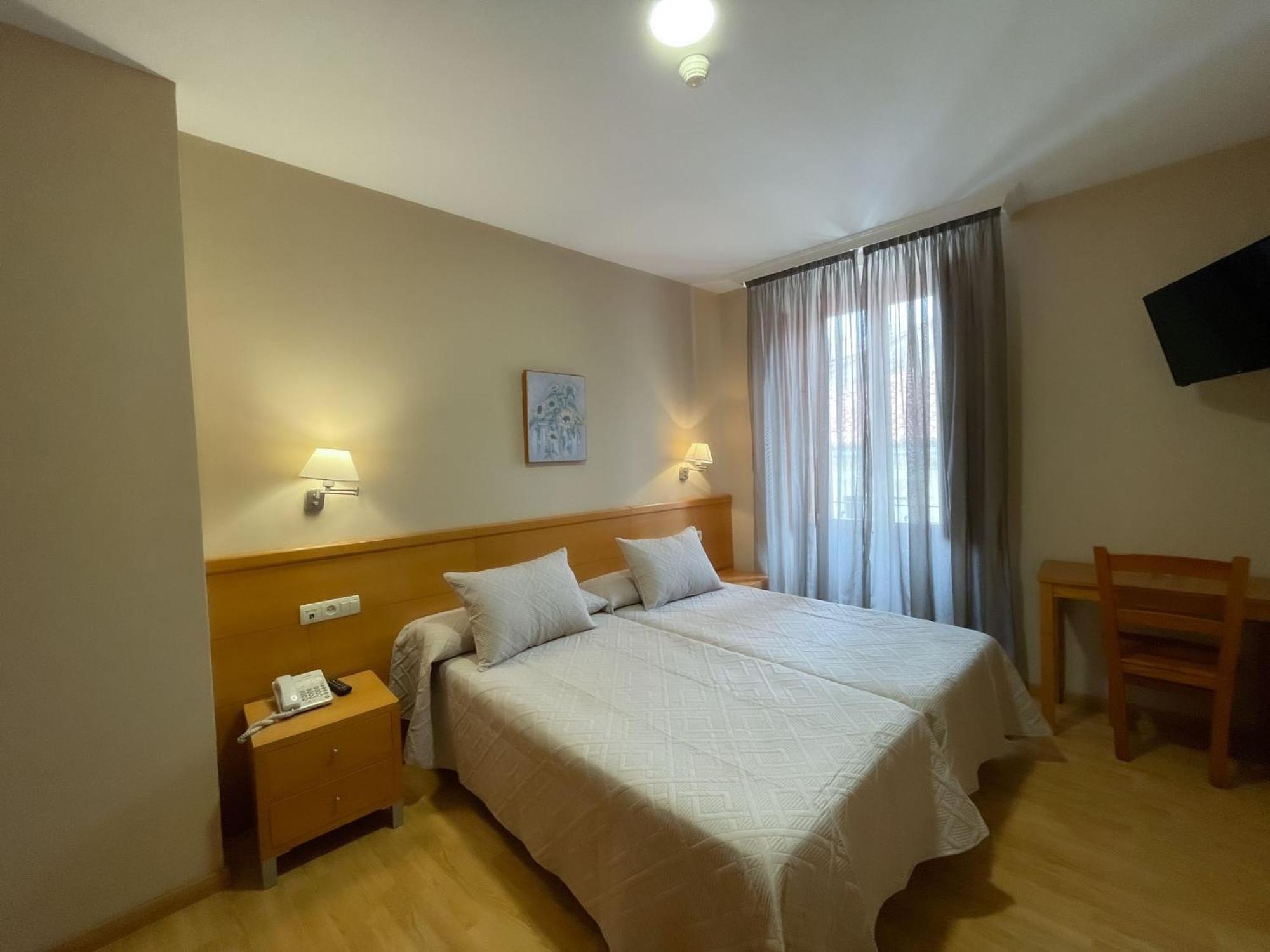 Hotel Castilla Caces Esterno foto