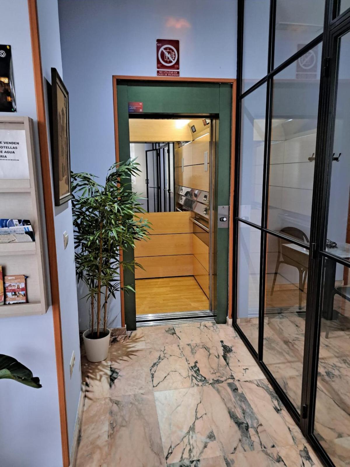 Hotel Castilla Caces Esterno foto