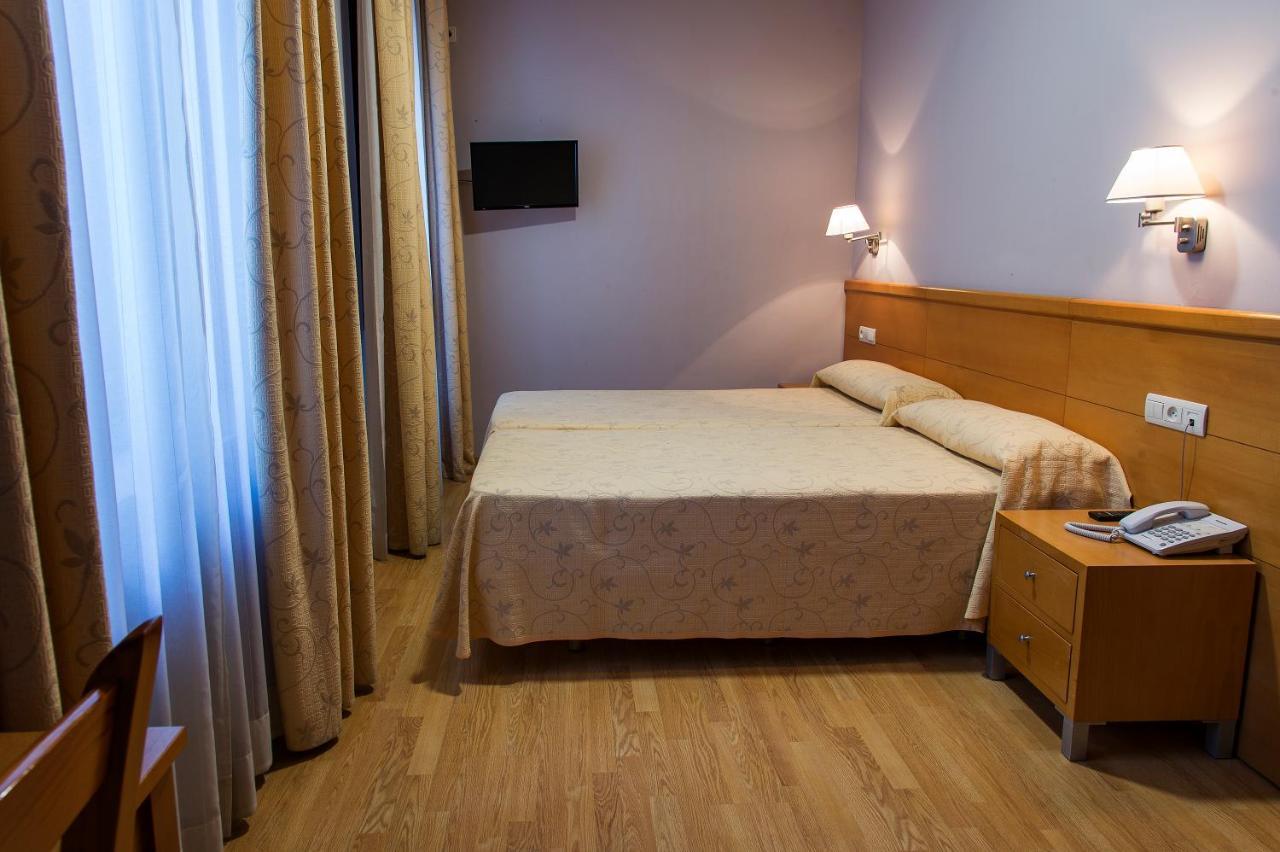 Hotel Castilla Caces Esterno foto