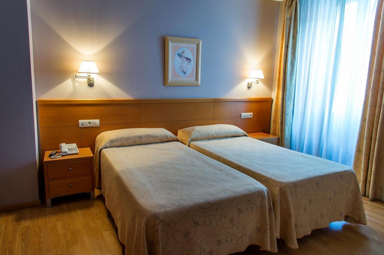 Hotel Castilla Caces Esterno foto