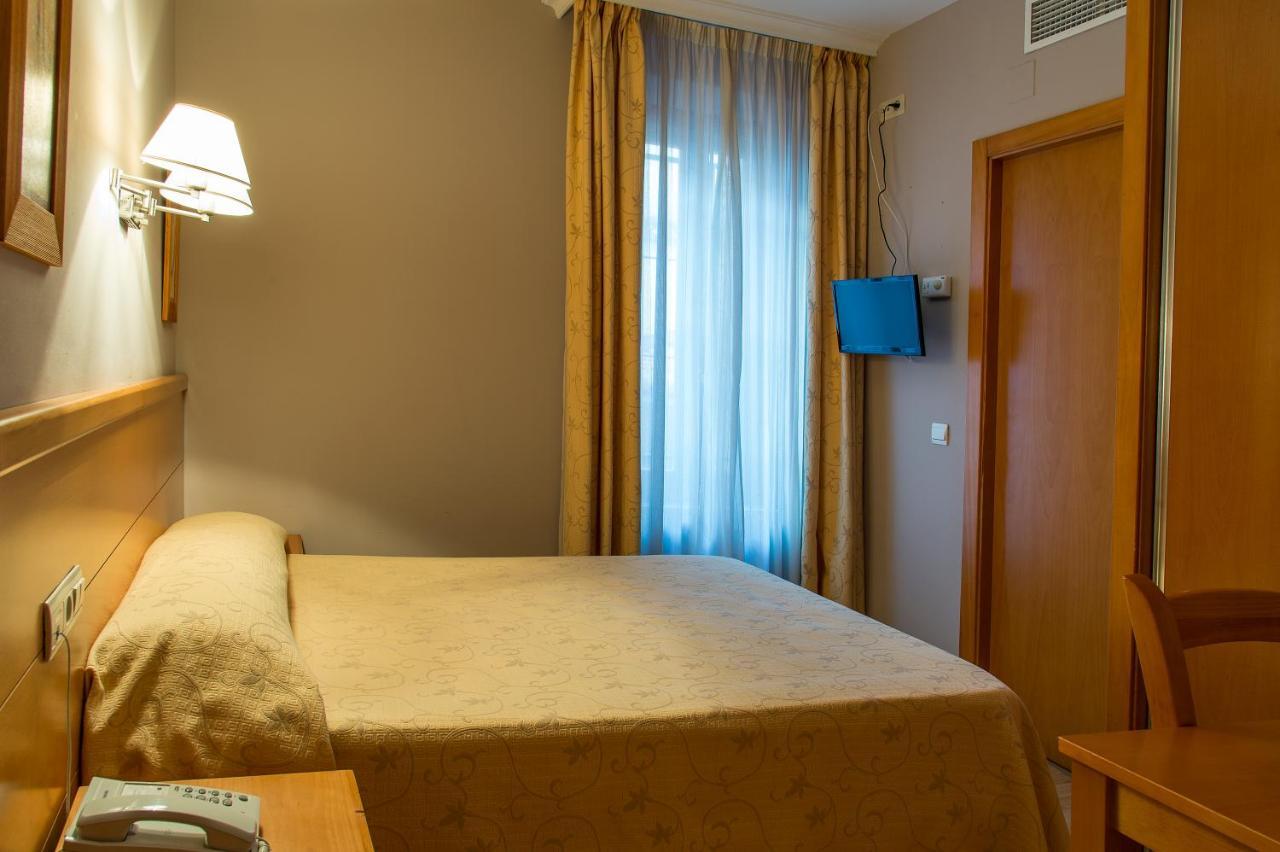 Hotel Castilla Caces Esterno foto